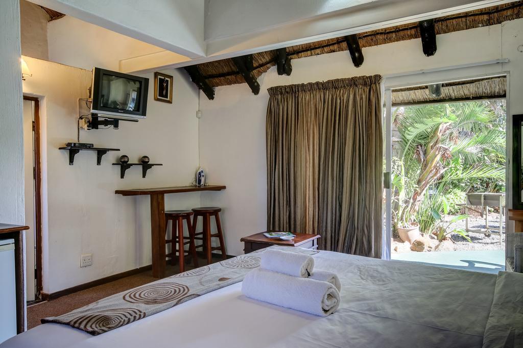 Khaya La Manzi Guest Lodge Hibberdene Exterior photo