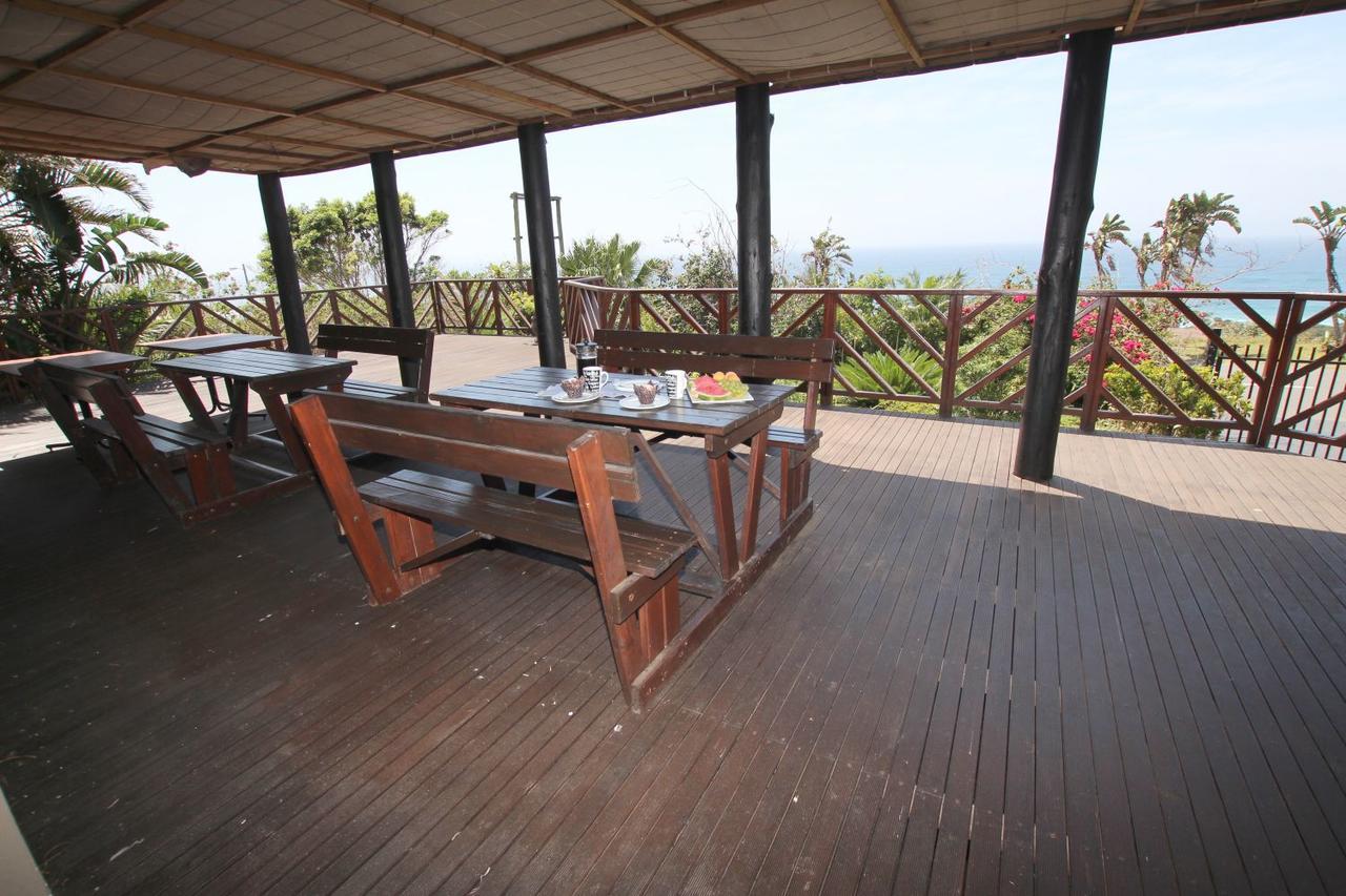 Khaya La Manzi Guest Lodge Hibberdene Exterior photo